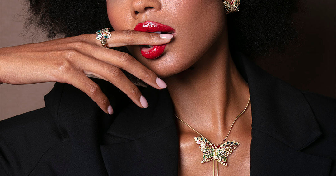 Gioielli in ottone smaltato: colore, arte e libertà creativa