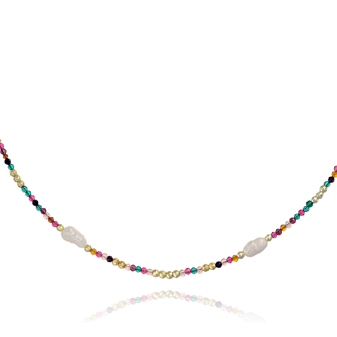Collana con cristalli multicolor e perle di fiume in acciaio dorato