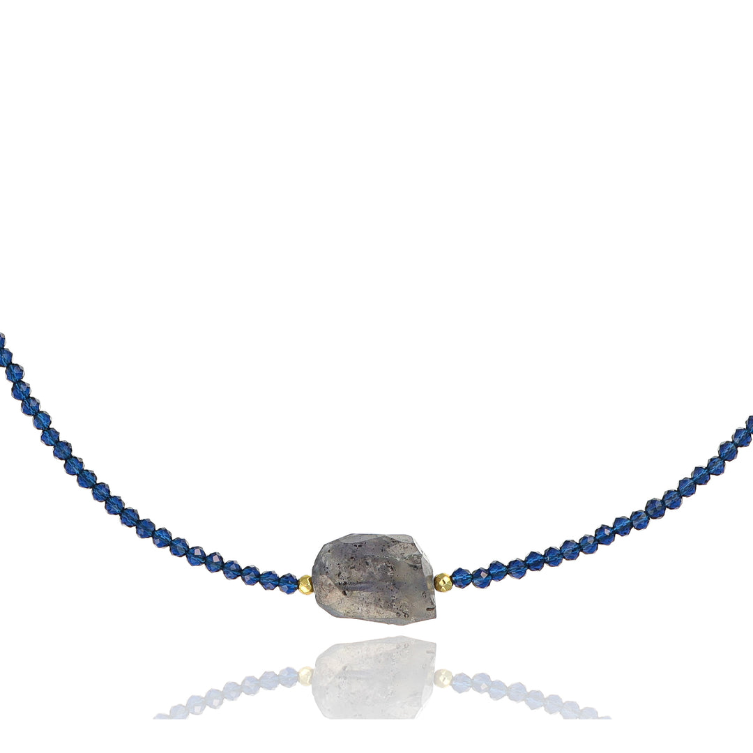 Collana con centrale in iolite e cristalli blu in acciaio dorato