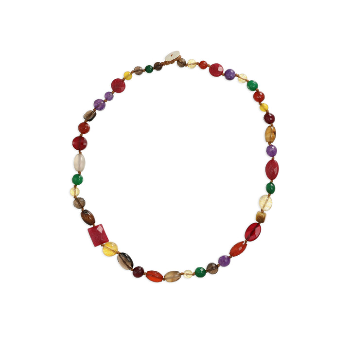 Collana nodini in pietra dura mista di forme e colori con bottoncino in madreperla