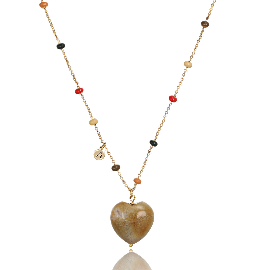 Collana con cuore  bombato in agata muschiata su catena con pallini multicolor in acciaio dorato