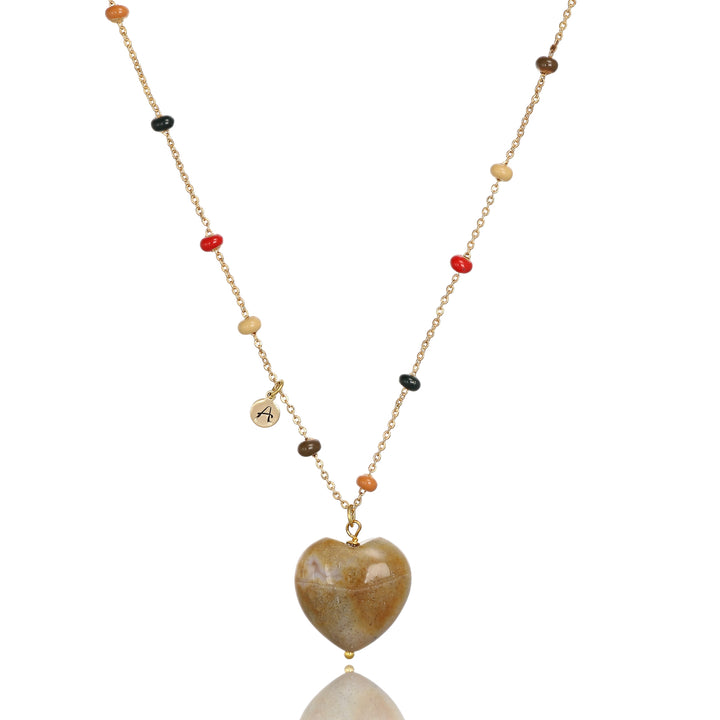 Collana con cuore  bombato in agata muschiata su catena con pallini multicolor in acciaio dorato