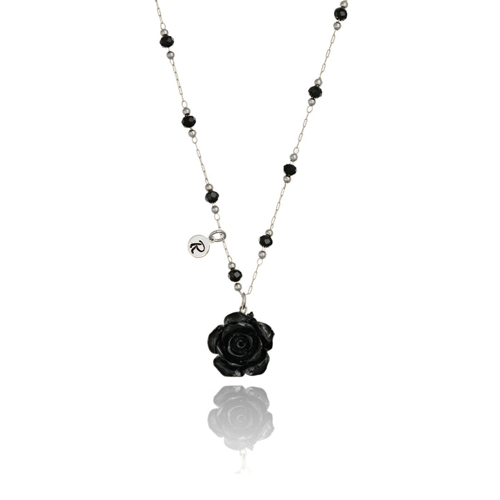 Collana nera con rosa e iniziale in acciaio
