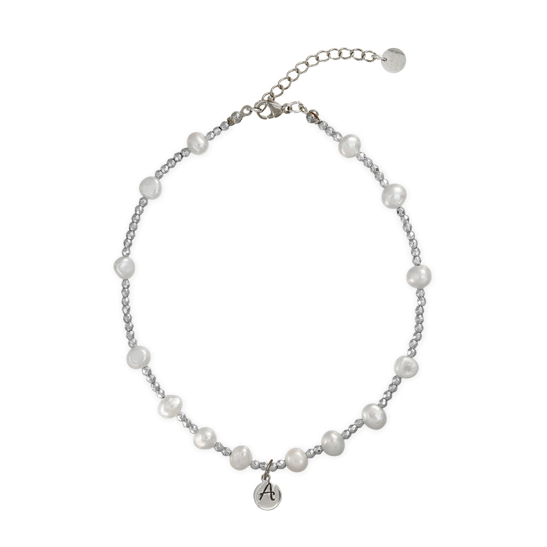 Cavigliera in ematite silver con perle di fiume e iniziale in acciaio