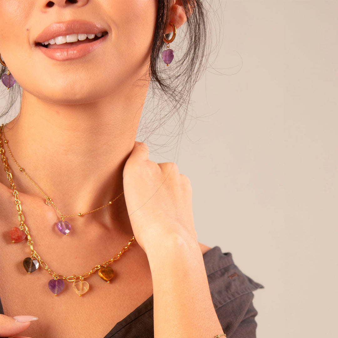 Collana con cuore in ametista e iniziale su acciaio dorato