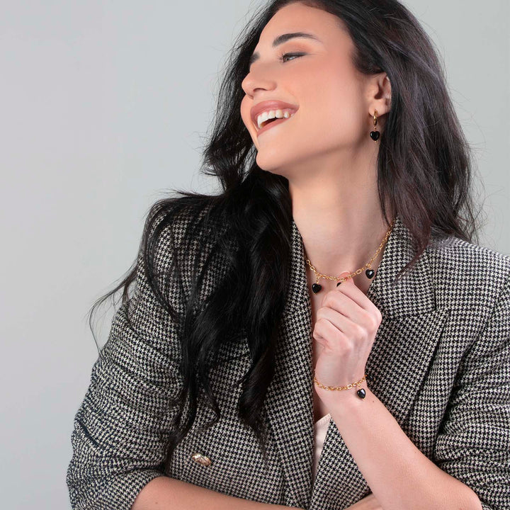 Collana con cuori in onice nero su acciaio dorato