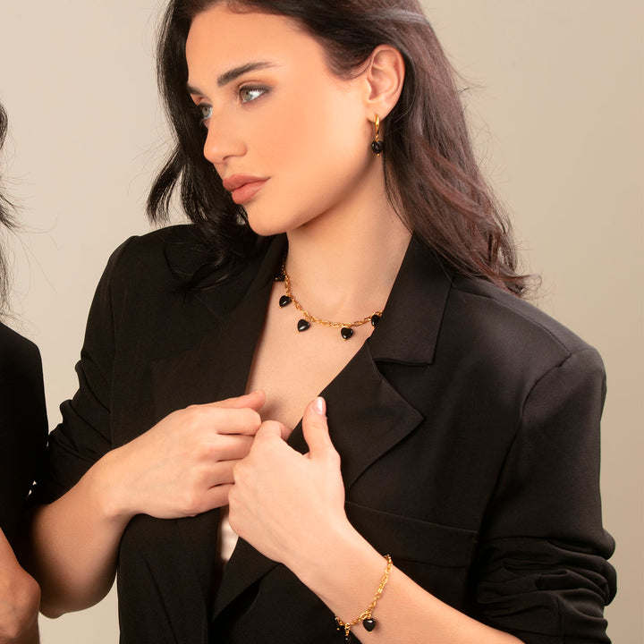 Collana con cuori in onice nero su acciaio dorato