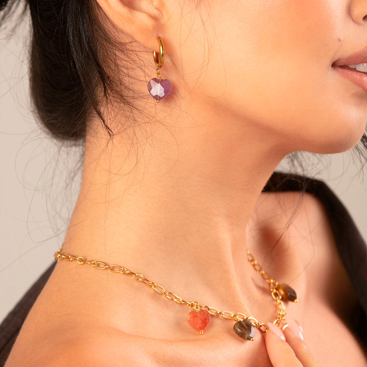 Cerchi con cuore in ametista su acciaio dorato